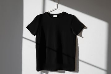 camiseta negra paar saber cual es mejor si nylon o poliéster