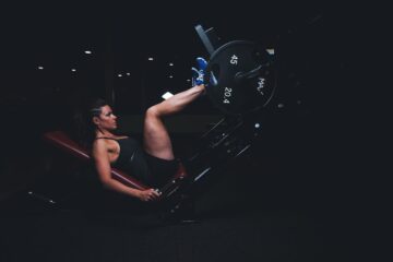 imagen realizando entrenamiento de pesas