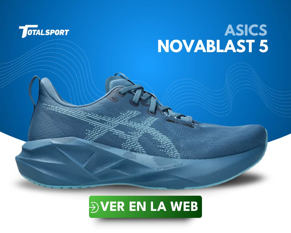 Lateral de la zapatilla Asics Novablast 5 para hombre, color Winter Sea/Stillwater disponible en la web.
