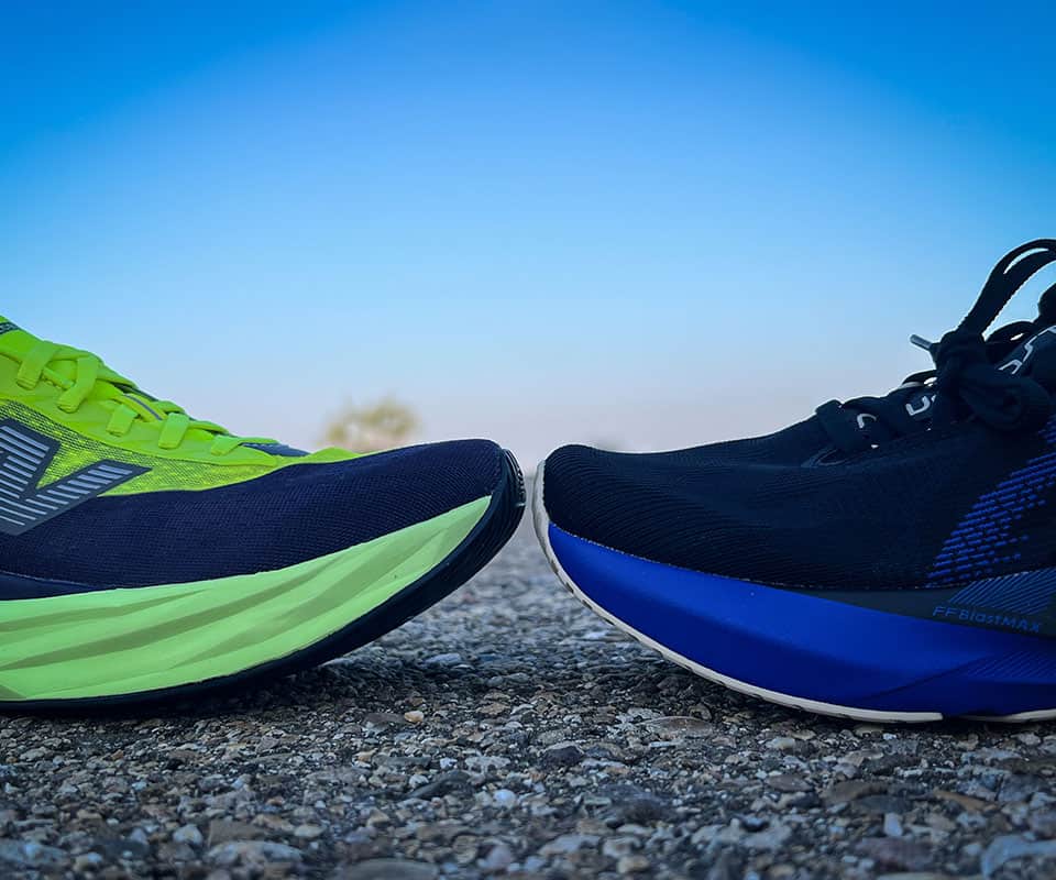 Foto realizada en Zaragoza de las New Balance Rebel v5 amarillas frente a a las Novablast 5 negras