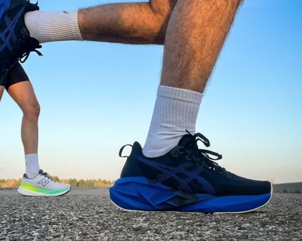 Runners probando zapatillas running en largas distancias.
