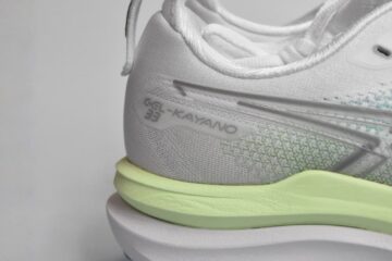 parte-trasera-de-la-mediasuela-de-las-asics-gel-kayano-33